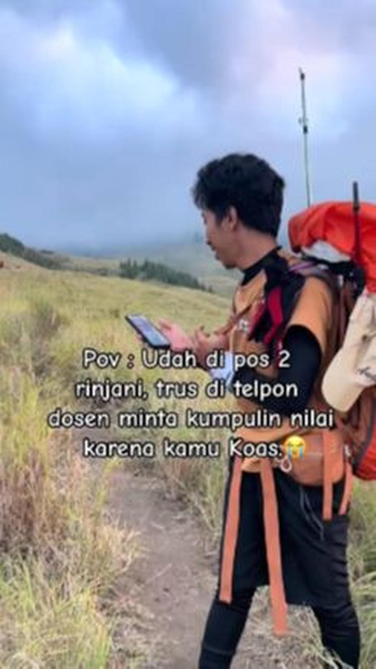 "POV: Sudah di pos 2 Rinjani, terus ditelepon dosen," demikian dikutip dari keterangan video.