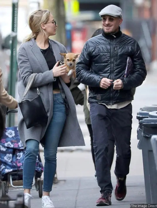 Dilansir dari Aceshowbiz, keduanya terlihat tengah jalan santai di New York City pada Rabu, 20 Desember waktu setempat. (DailyMail)