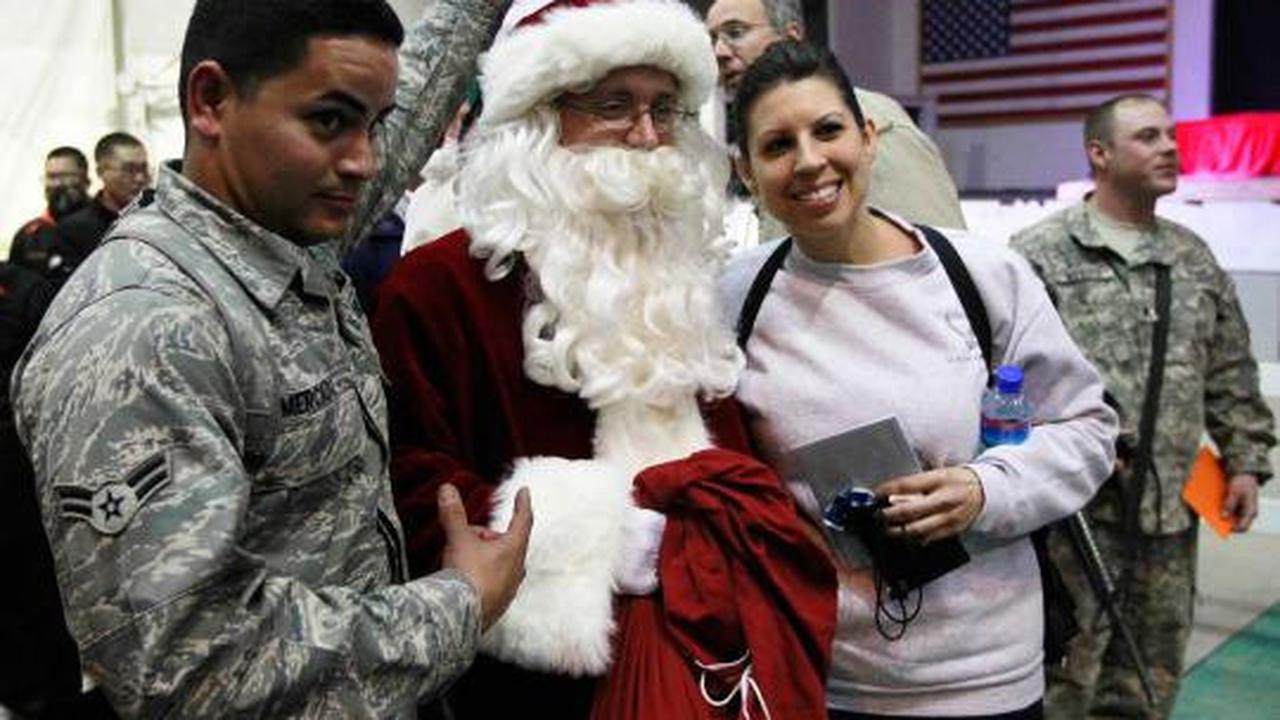 Ketika Santa Claus menghibur para prajurit militer