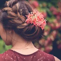 Ilustrasi Model Rambut Kepang Mahkota (photo by pressfoto on freepik)