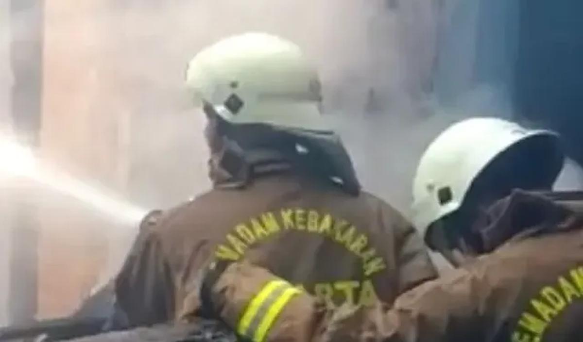 Kepala UPTD Pengelola Sampah TPA/TPST Regional Dinas Lingkungan Hidup Jawa Barat Arief Perdana mengatakan kendala yang dihadapi saat memadamkan api yaitu terdapat kandungan gas metan di dalam gunungan sampah. Kebakaran meluas menjadi 21 hektar.&nbsp;