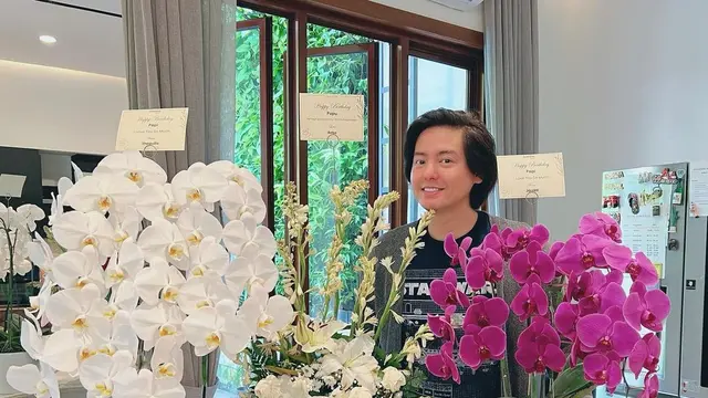 Roger Danuarta dan Cut Meyriska (https://www.instagram.com/p/CsiCQmcPbNJ/)