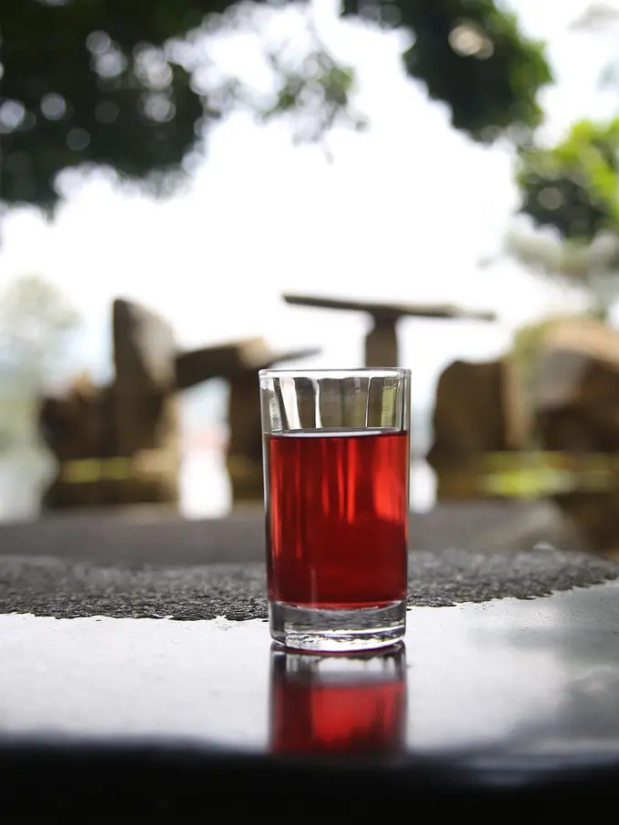 Menemukan Makna Kehidupan dan Kematian Lewat Sesapan Racikan Teh yang Bisa Dinikmati di Wot Batu