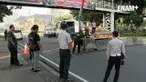 Polda Metro jaya mengantisipasi kedatangan massa buruh dalam rangka MayDay dengan memasang sejumlah barikade di depan istana Merdeka Jakarta Pusat.