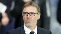 KECEWA - Pelatih Laurent Blanc menyayangkan hasil imbang 0-0 yang diraih Paris Saint-Germain saat melawan Real Madrid, Kamis (22/10/2015) dini hari WIB. (EPA/IAN LANGSDON)
