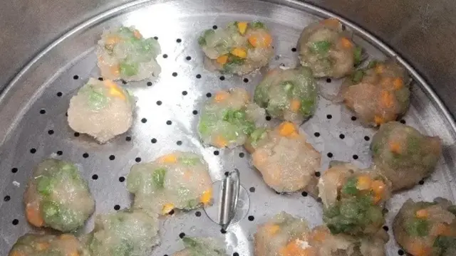 Resep bakwan kukus. (dok. Cookpad @annisafebriani26)