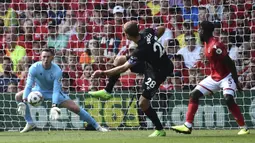 Selain itu, perbincangan semakin hangat setelah klub yang meminjamkan Henderson ke Nottingham, Manchester United, digulung oleh Brentford 4-0. Pada pertandingan itu, kiper utama MU, David de Gea tampil sangat buruk. (AP/Rui Vieira)