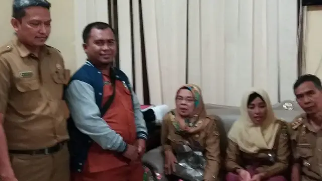 Pukul betis anak didiknya pakai mistar kayu, guru di sidrap dilaporkan ke polisi (Liputan6.com/Istimewa)