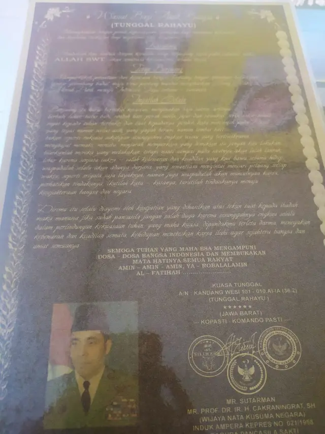 Surat Wasiat 'Tunggal Rahayu' sebagai ajuan paguyuban, yang diklaim diturunkan langsung kepada Ketua Paguyuban Kandang Wesi Tunggal Rahayu, Cakraningrat alias Sutarman.