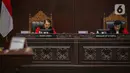 Kuasa hukum pemohon, Agustiar menyebutkan perubahan yang terus terjadi atas syarat minimal usia calon hakim konstitusi, jelas dan nyata menimbulkan ketidakpastian hukum yang adil bagi pemohon yang semakin lama untuk dapat mencalonkan diri sebagai hakim konstitusi. (Liputan6.com/Faizal Fanani)