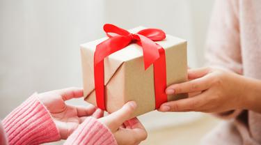 Kebahagiaan 200 Guru Honorer Dapat Thr Dari Klinik Kecantikan