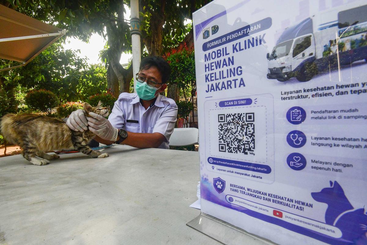 Warga Manfaatkan Layanan Klinik Hewan Keliling