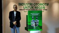 Agus Tjahajana Wirakusumah merilis buku berjudul 'Industri Otomotif untuk Negeri: Menjadi Pemain Utama Era Mobil Listrik'. (Septian / Liputan6.com)