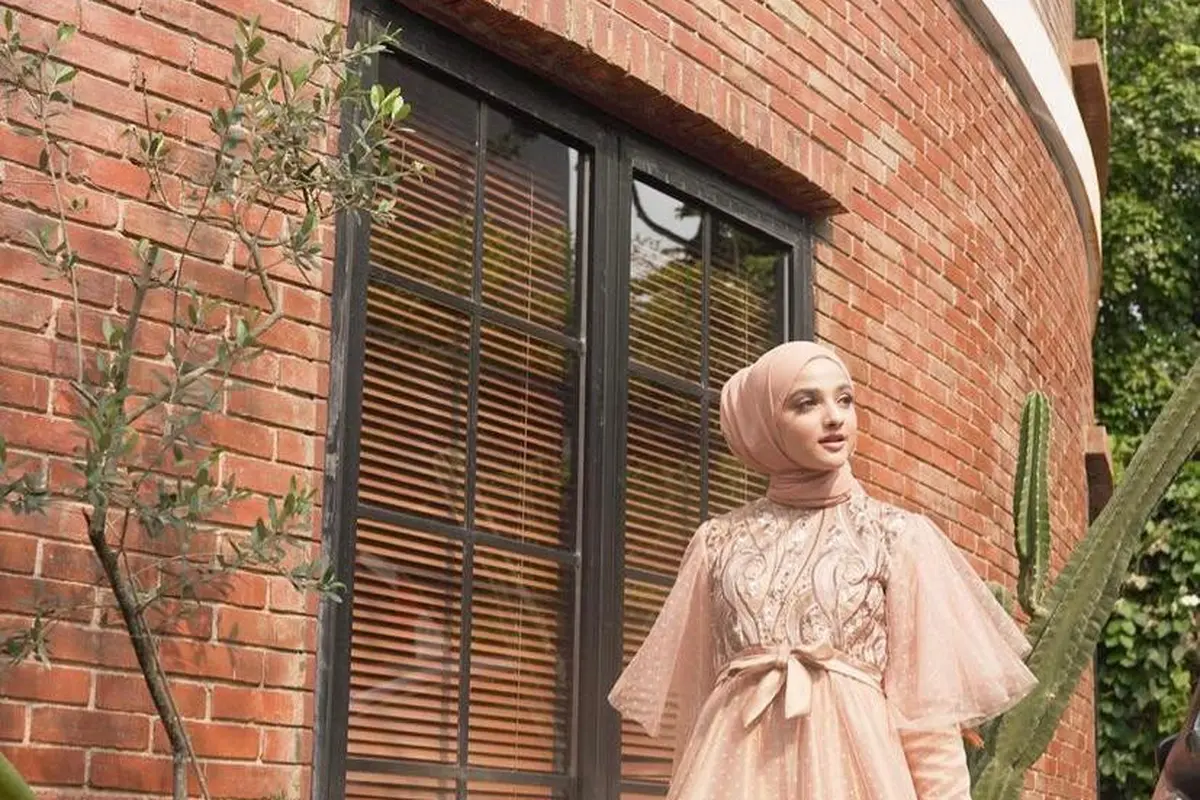 10 Model Baju Gamis Brokat Modern, Elegan untuk Kondangan