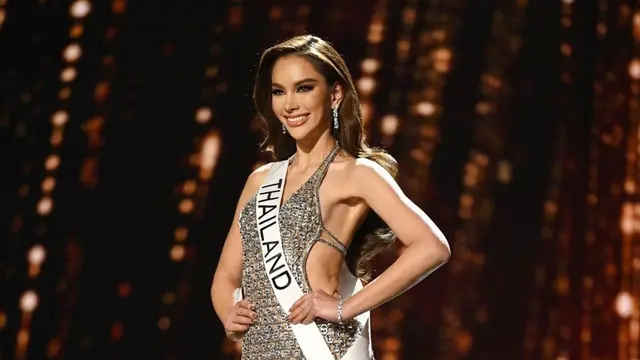 6 Potret Gaun Malam ‘Mewah’ Miss Thailand di Ajang Miss Universe 2022 Terbuat dari Kaleng Minuman Bekas