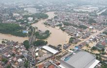 Jadi Salah Satu Titik Terparah, Begini Kondisi Banjir di Kemang Pratama Bekasi Pagi Ini