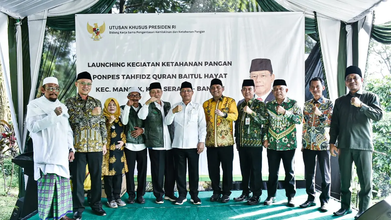 Utusan Khusus Presiden Republik Indonesia Bidang Kerja Sama Pengentasan Kemiskinan dan Ketahanan Pangan Muhamad Mardiono meresmikan kegiatan ketahanan pangan di Pondok Pesantren Tahfidz Quran Baitul Hayat, Kecamatan Mancak, Kabupaten Serang, Banten, Kamis