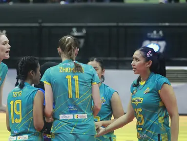 Tim putri Jakarta Electric PLN sementara memuncaki klasemen sementara di sektor putri putaran pertama Final Four PLN Mobile Proliga 2024 usai mengoleksi kemenangan kedua atas Jakarta Pertamina Enduro di di GOR Bung Tomo, Surabaya, Sabtu (6/7/2024). Yolla Yuliana dkk menang 3-1 (25-23, 11-25, 25-21 dan 25-21). (Dok. PBVSI)