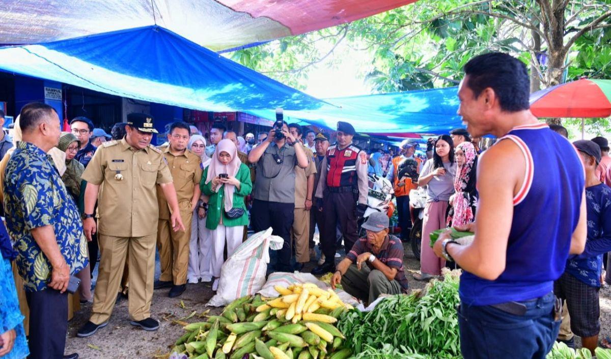 Kemudian daging saat ini Rp120 ribu per kg, daging ayam broiler Rp60 ribu per ekor dan Rp25 per kg.