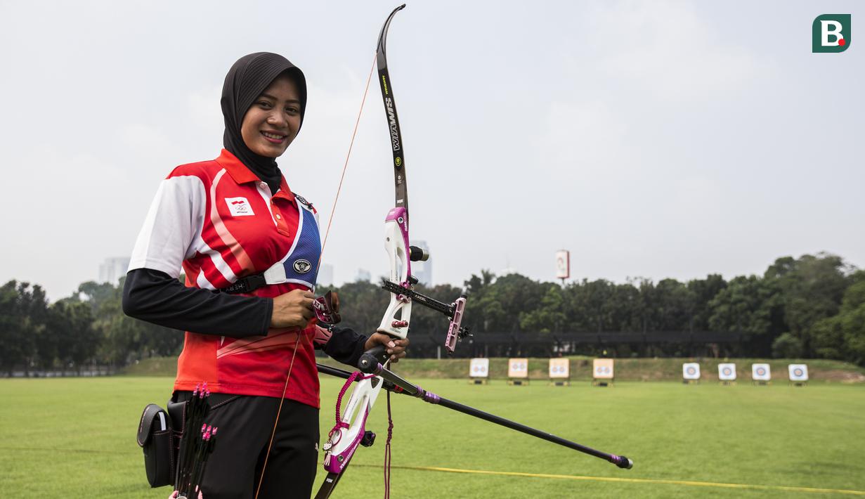 Pepanah Indonesia, Diananda Choirunisa, saat pemusatan latihan jelang Asian Games XVIII di Lapangan Panahan Senayan, Jakarta, Rabu (6/6/2018). Cabang panahan menargetkan satu medali emas pada Asian Games. (Bola.com/Vitalis Yogi Trisna)