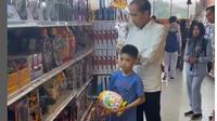 Usai Dikunjungi Keluarga Konglomerat di Solo, Jokowi Ajak Cucu ke Mal di Jakarta.&nbsp; foto: @jokowi