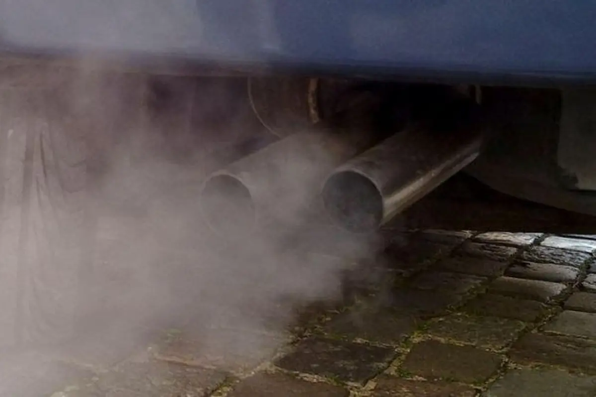Mobil Diesel Mengeluarkan Asap Putih (Auto2000)