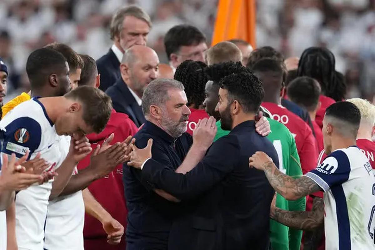 MU Gagal Juara Liga Europa, Luke Shaw Bela Ruben Amorim dan Minta Maaf kepada Fans