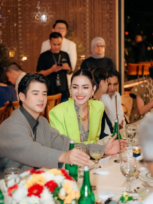 6 Gaya Davika Hoorne dan Mario Maurer Hadiri Gala Dinner di Jakarta, Pose Bareng Pasutri Vino G Bastian dan Marsha Timothy