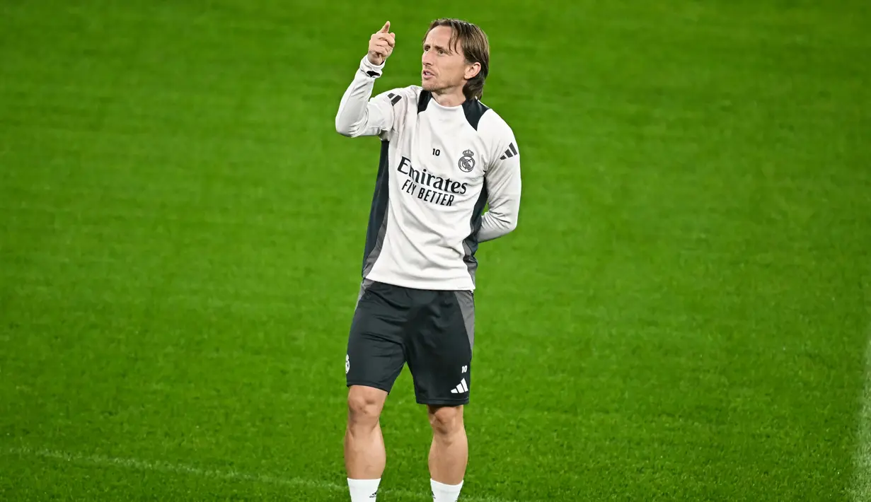 Saat ini, Los Blancos masih berada di peringkat ke-21 klasemen Liga Champions 2024/2025 dengan enam poin dari empat pertandingan. (Paul ELLIS/AFP)