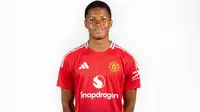 Chido Obi-Martin, pemain muda Manchester United. (Bola.com/manutd.com)