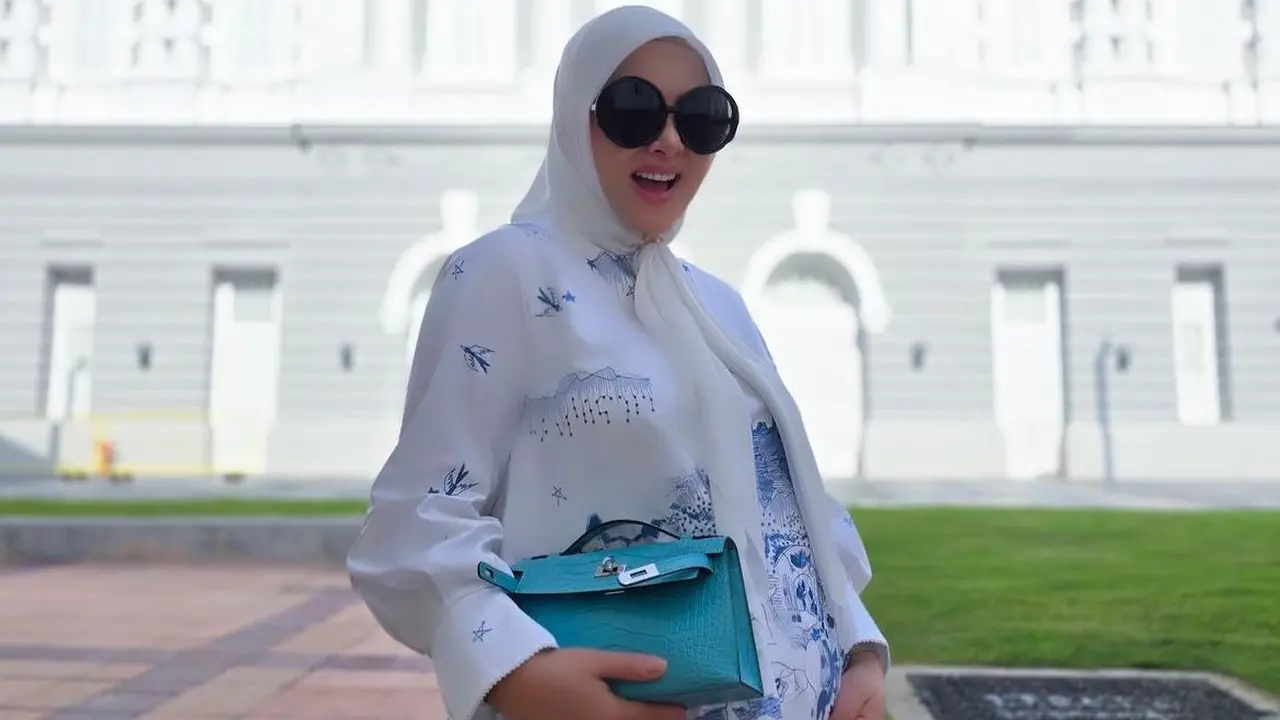 Penampilan Syahrini jelang melahirkan anak pertamanya bersama Reino Barack
