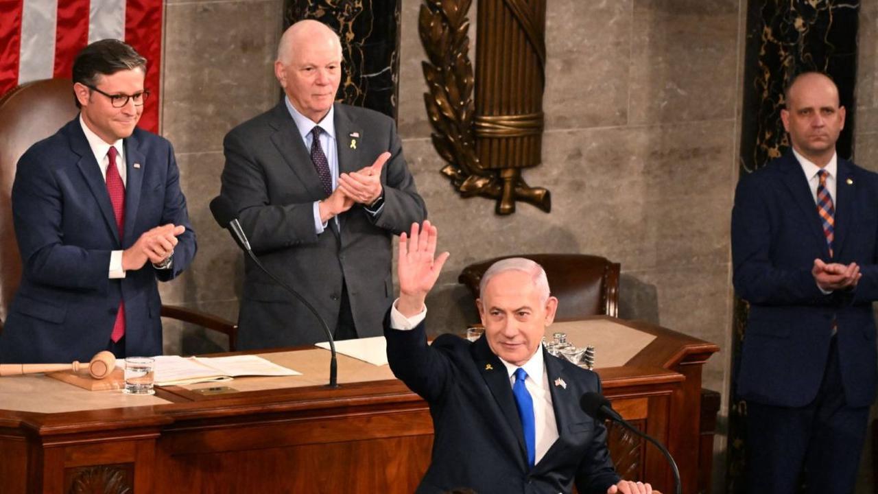 Sementara, Netanyahu dalam pidatonya di Kongres AS, pada Rabu (27/7), menyinggung dukungan Presiden Joe Biden setelah serangan 7 Oktober Hamas di Israel.&nbsp;