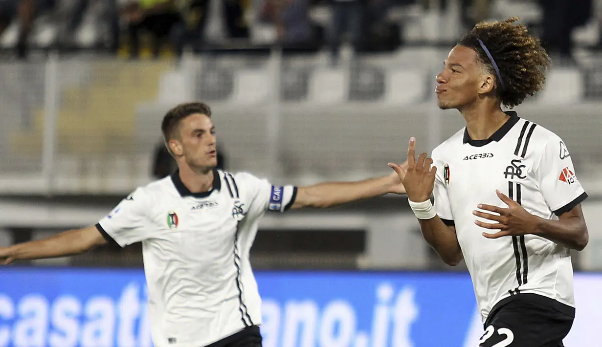 Sementara itu dua gol tuan rumah disarangkan oleh Emmanuel Gyasi dan lewat Janis Antiste. (AP/Tano Pecoraro)