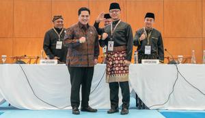 Menteri Pemuda dan Olahraga (Menpora), Erick Thohir, bersama Menteri Luar Negeri (Menlu) Sugiono, yang baru saja terpilih sebagai Ketua Umum PB Ikatan Pencak Silat Indonesia (IPSI) 2026-2030 di Jakarta, Sabtu (11/4/2026). (Dok. Kemenpora)