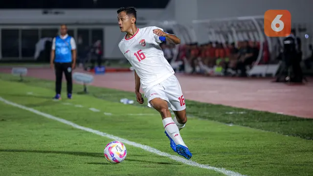 Foto: Aksi Berkelas Kapten Timnas Indonesia U-20 Dony Tri Lewati Sejumlah Penjagaan Pemain Timor Leste di Kualifikasi Piala Asia U-20 2025