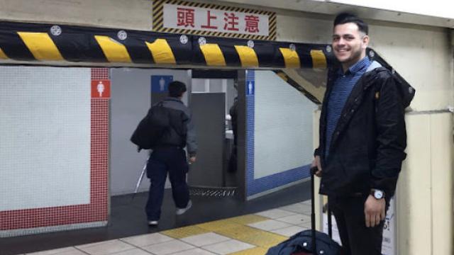 7 Bukti Bahwa Jepang Tidak Dibangun untuk Orang Tinggi