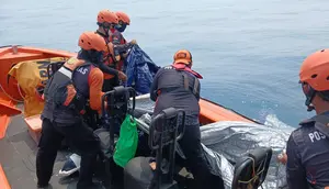 Tim SAR Temukan Terpal Biru dan Galon di Perairan Anak Krakatau
