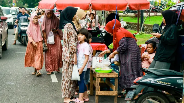 PKL Takjil Ramadan Teriaki Pj Bupati Musi Banyuasin: Jangan Bubarkan Kami Pak
