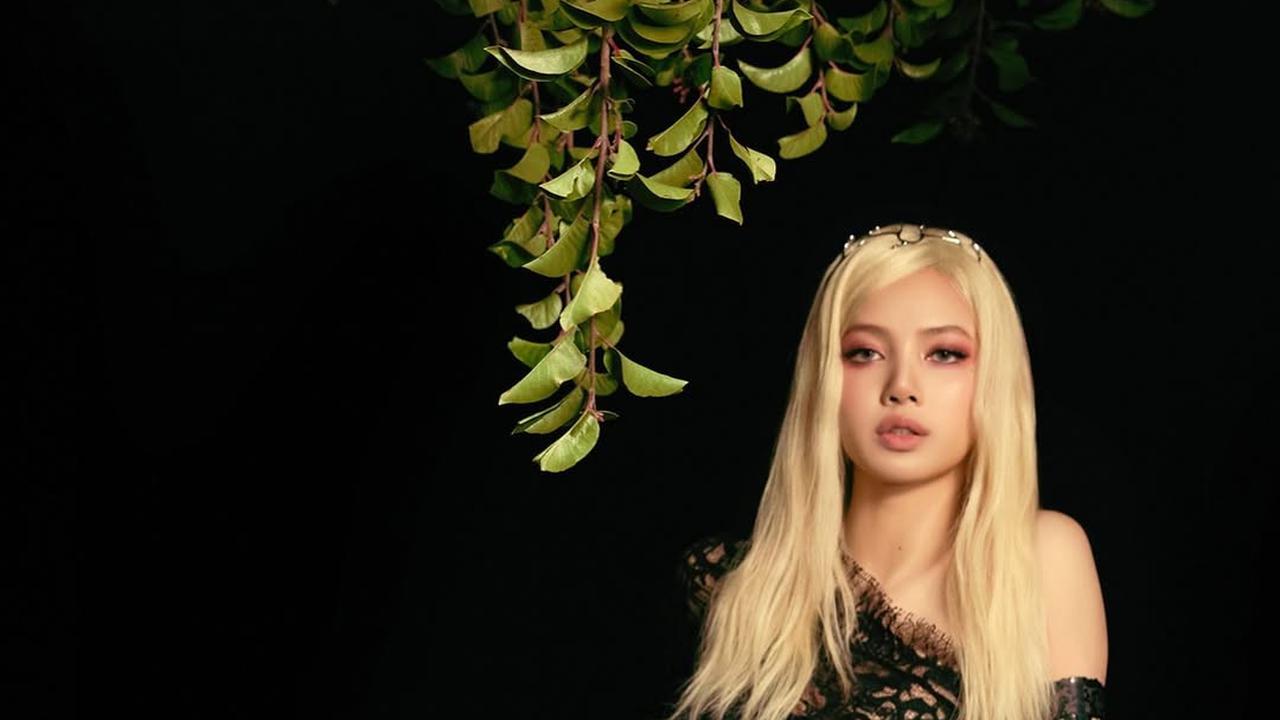 Lisa Blackpink di MV Born Again