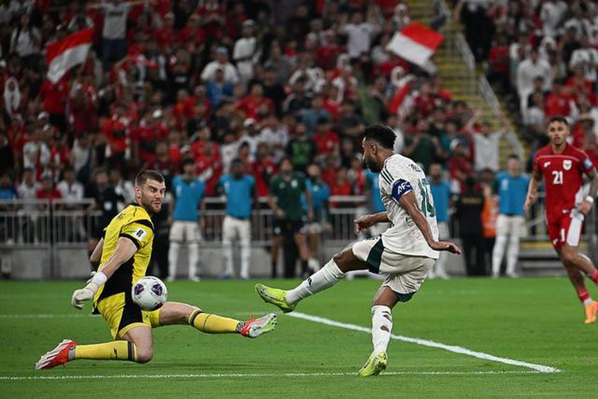 Media Belanda Sebut Ajax Ditipu dalam Proses Transfer Maarten Paes