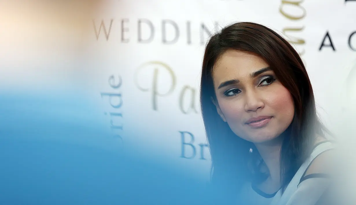 Meski hubungan asmara Franky Sihombing dan Feby Febiola sempat menuai kontroversi, namun mereka tetap yakin untuk membawa hubungan ini ke jenjang pernikahan dan siap membangun masa depan bersama. (Deki Prayoga/Bintang.com)