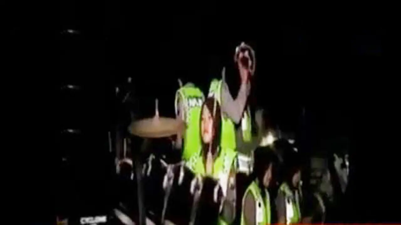 VIDEO: Musik Tongklek, Bangunkan Sahur ala Polwan Tuban
