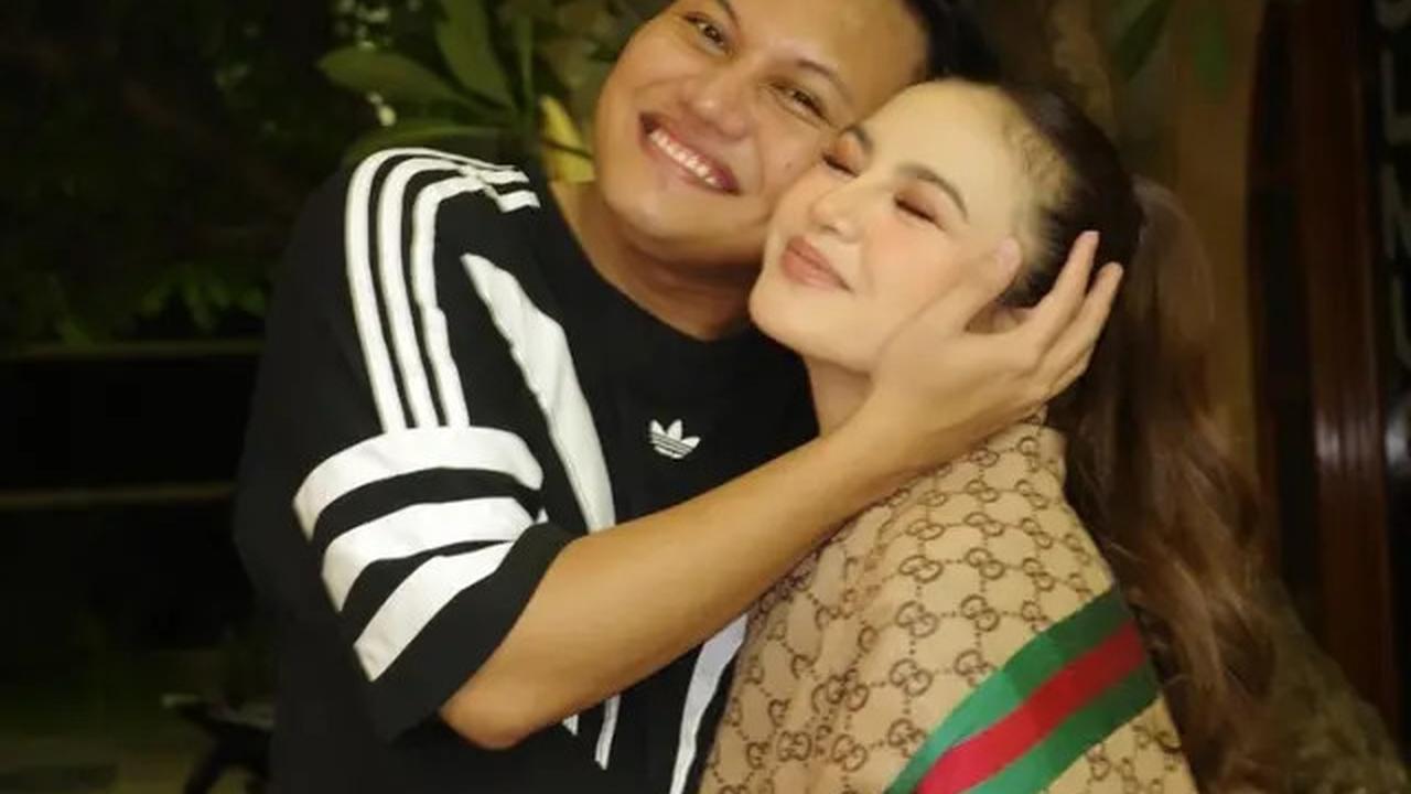10 Artis Rasakan Tahun Baru 2025 Perdana Sebagai Pasutri, Terbaru Delia Septianti