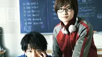Aktor Samurai X, Takeru Satoh ditemani Ryunosuke Kamiki dalam film Bakuman yang diadaptasi dari manga karya pengarang Death Note.