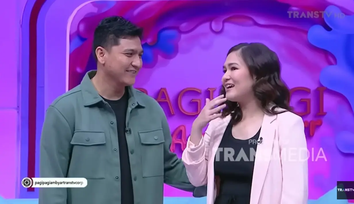 Masayu saat menjadi bintang tamu Pagi Pagi Ambyar menceritakan awal-awal merawat anak kembar. Pemeran berusia 28 tahun itu mengaku sempat kaget pertama keluar dari rumah sakit. [Youtube/TRANS TV Official]