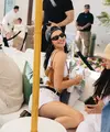 Intip tampilan Kendall Jenner hadiri Coachella 2026 dengan busana yang simple (Kate Spade New York)