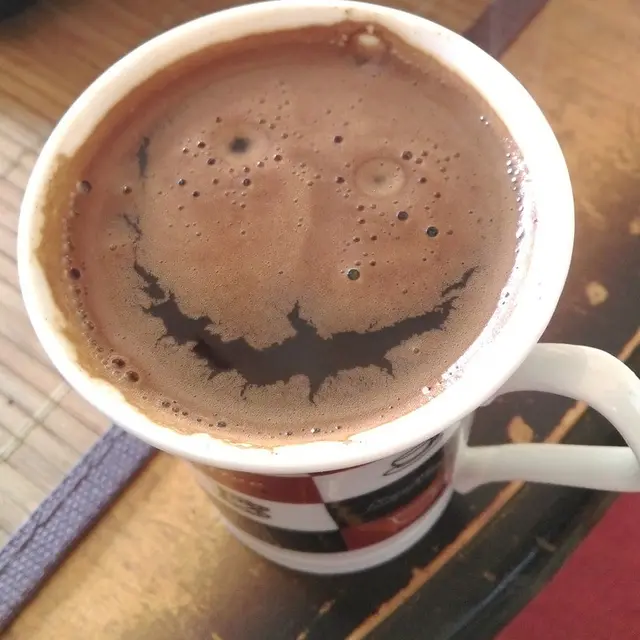 6 Potret Minuman Seperti Berekspresi Ini Unik, Muncul dengan Sendirinya