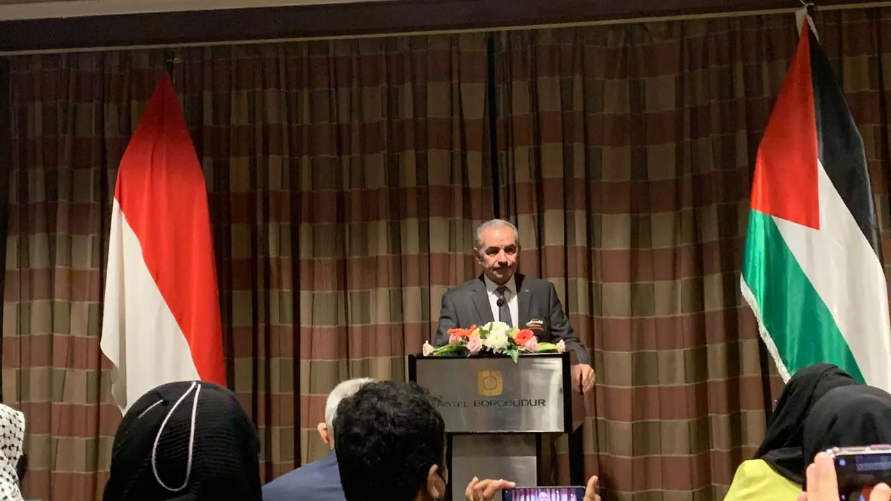 Perdana Menteri Palestina Mohammad Shtayyeh dalam press briefing dengan media Indonesia, bertempat di Hotel Borobudur pada Selasa (25/10/2022). (Liputan6/Benedikta Miranti)
