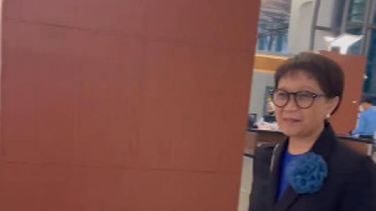 Paspor Merah Retno Marsudi Saat Terbang ke New York Hadiri Pertemuan Air PBB