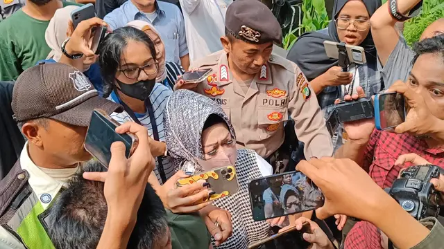 Kepada Dinas Kesehatan (Kandinkes) Lampung, Reihana, usai diperiksa Komisi Pemberantasan Korupsi (KPK), Senin (22/5/2023). (Merdeka/Rahmat B)